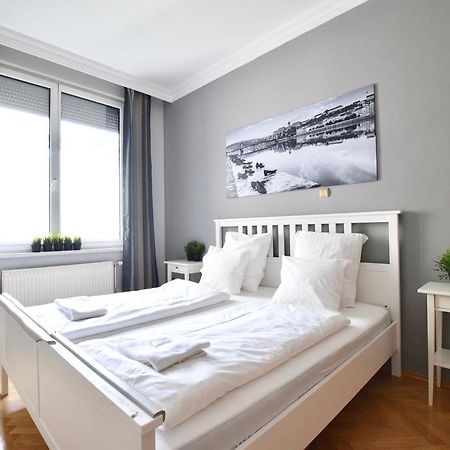 Standerd Apartment By Hi5 - Lovag Family Suites 부다페스트 외부 사진
