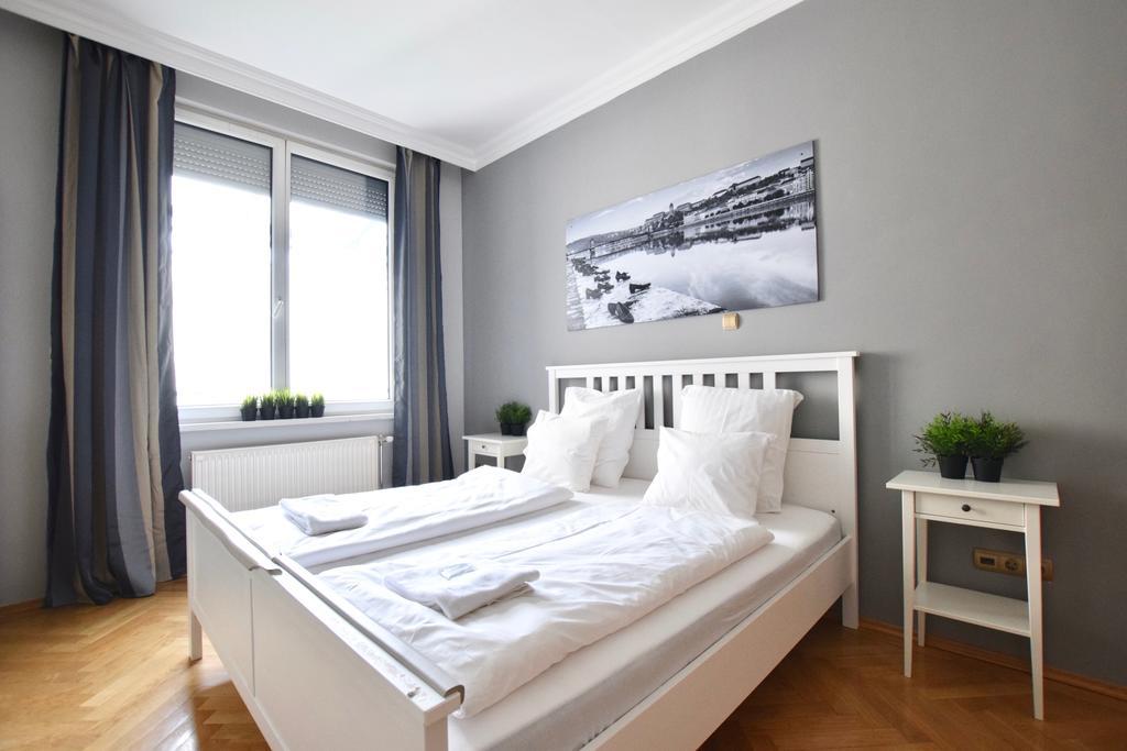 Standerd Apartment By Hi5 - Lovag Family Suites 부다페스트 외부 사진