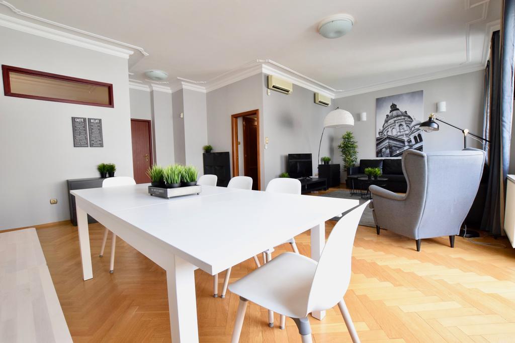Standerd Apartment By Hi5 - Lovag Family Suites 부다페스트 외부 사진