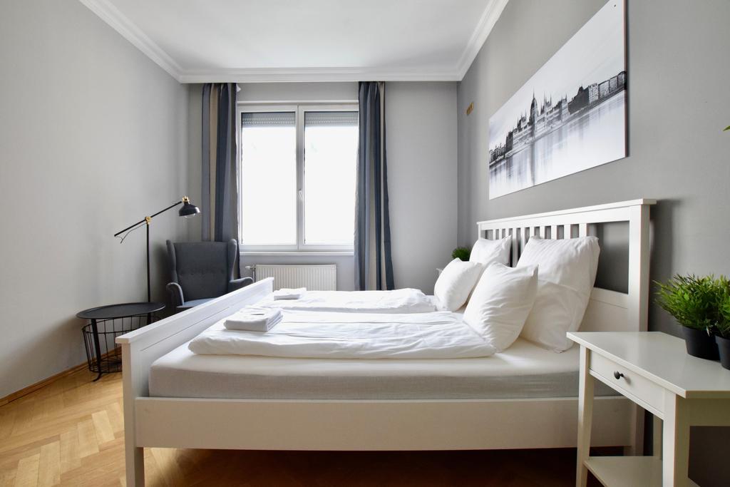 Standerd Apartment By Hi5 - Lovag Family Suites 부다페스트 외부 사진
