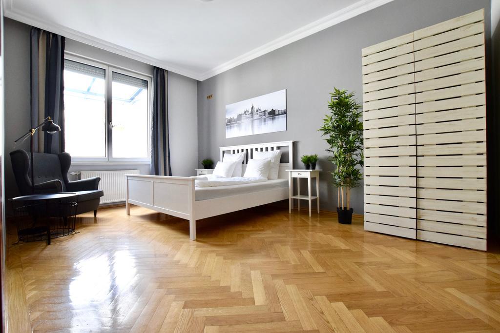 Standerd Apartment By Hi5 - Lovag Family Suites 부다페스트 외부 사진