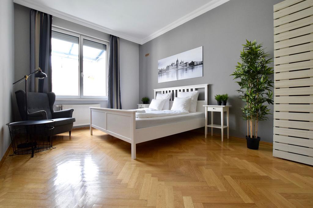 Standerd Apartment By Hi5 - Lovag Family Suites 부다페스트 외부 사진