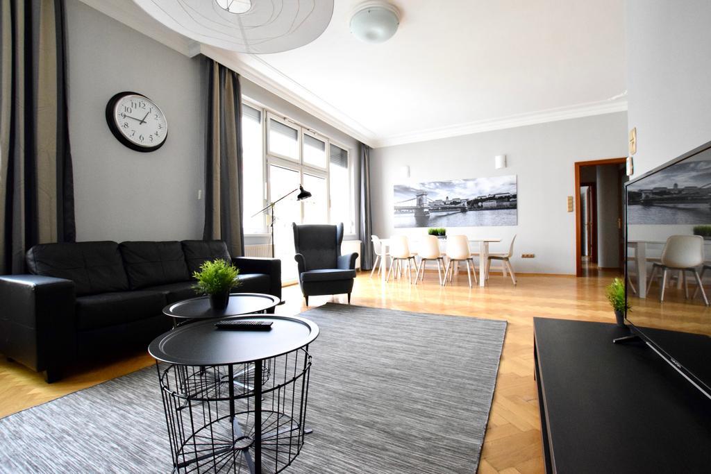 Standerd Apartment By Hi5 - Lovag Family Suites 부다페스트 외부 사진