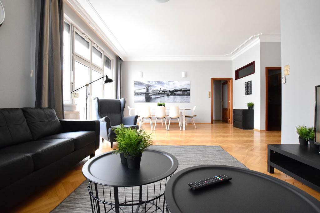 Standerd Apartment By Hi5 - Lovag Family Suites 부다페스트 외부 사진