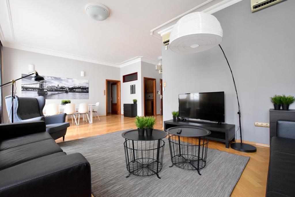 Standerd Apartment By Hi5 - Lovag Family Suites 부다페스트 외부 사진