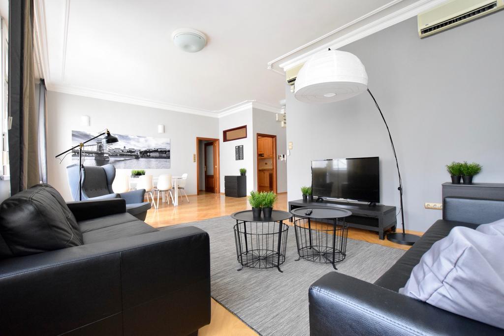 Standerd Apartment By Hi5 - Lovag Family Suites 부다페스트 외부 사진
