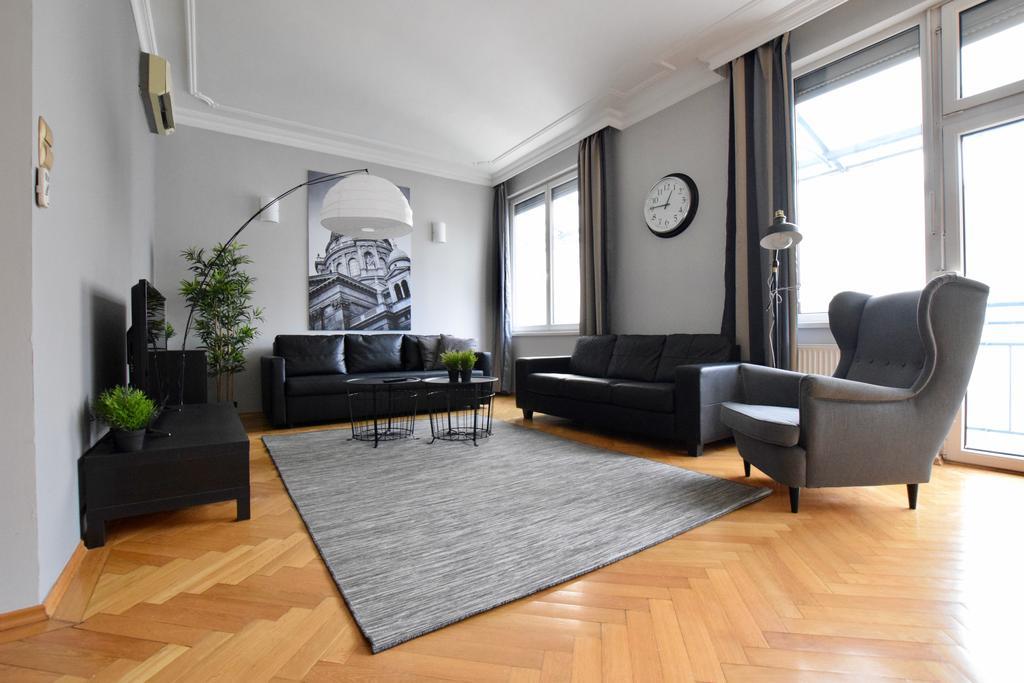 Standerd Apartment By Hi5 - Lovag Family Suites 부다페스트 외부 사진