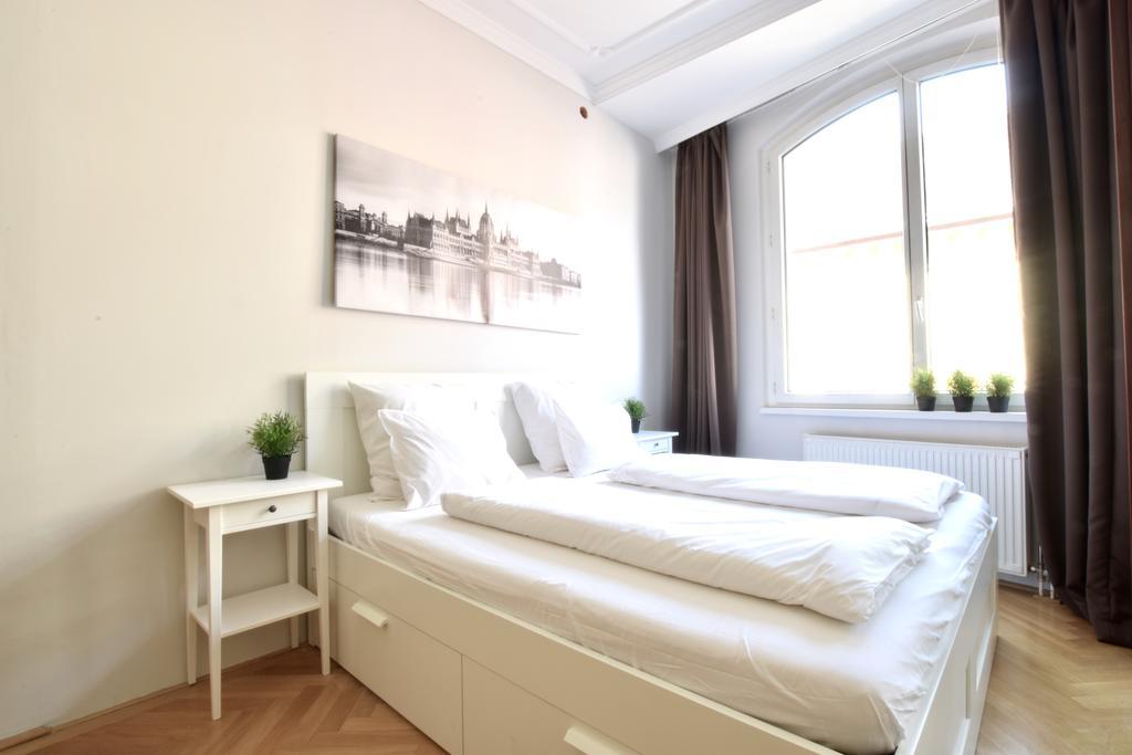 Standerd Apartment By Hi5 - Lovag Family Suites 부다페스트 외부 사진