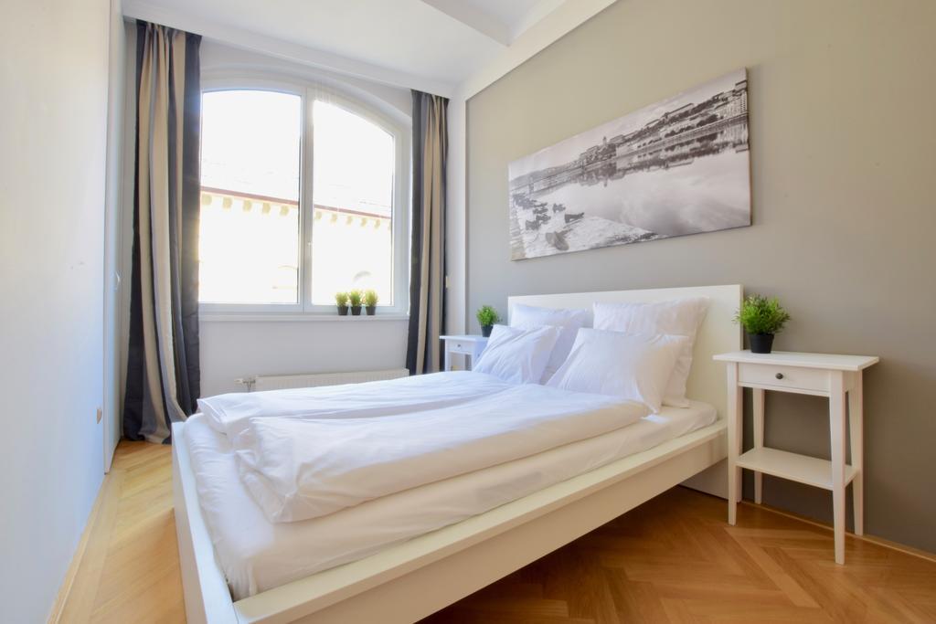Standerd Apartment By Hi5 - Lovag Family Suites 부다페스트 외부 사진