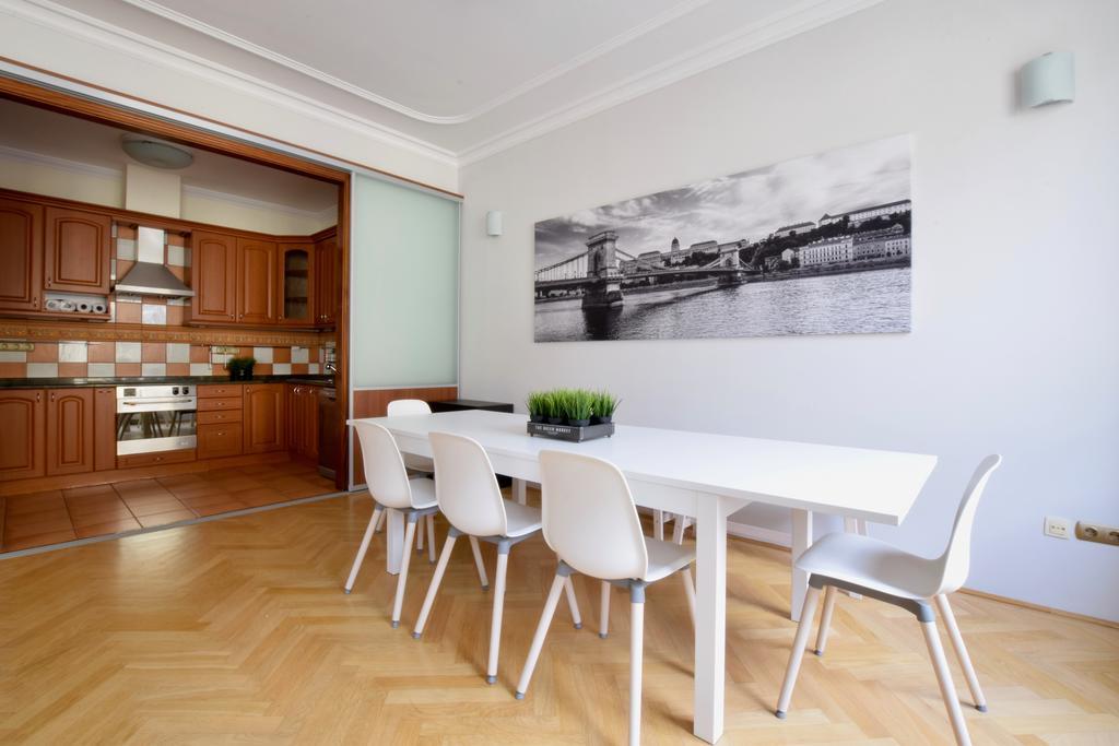 Standerd Apartment By Hi5 - Lovag Family Suites 부다페스트 외부 사진