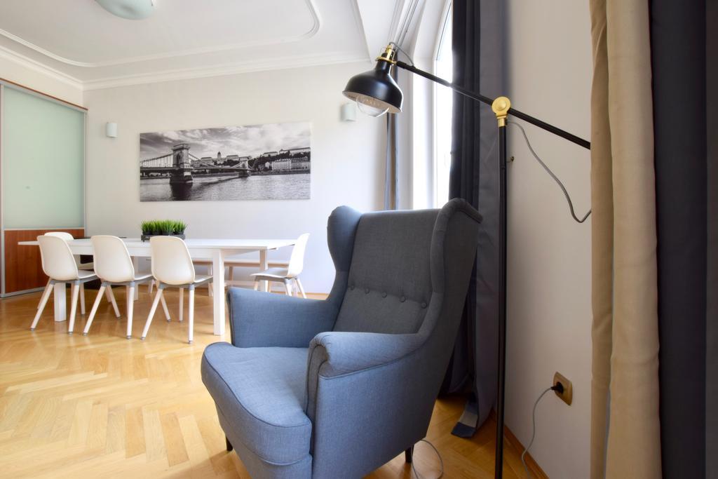 Standerd Apartment By Hi5 - Lovag Family Suites 부다페스트 외부 사진