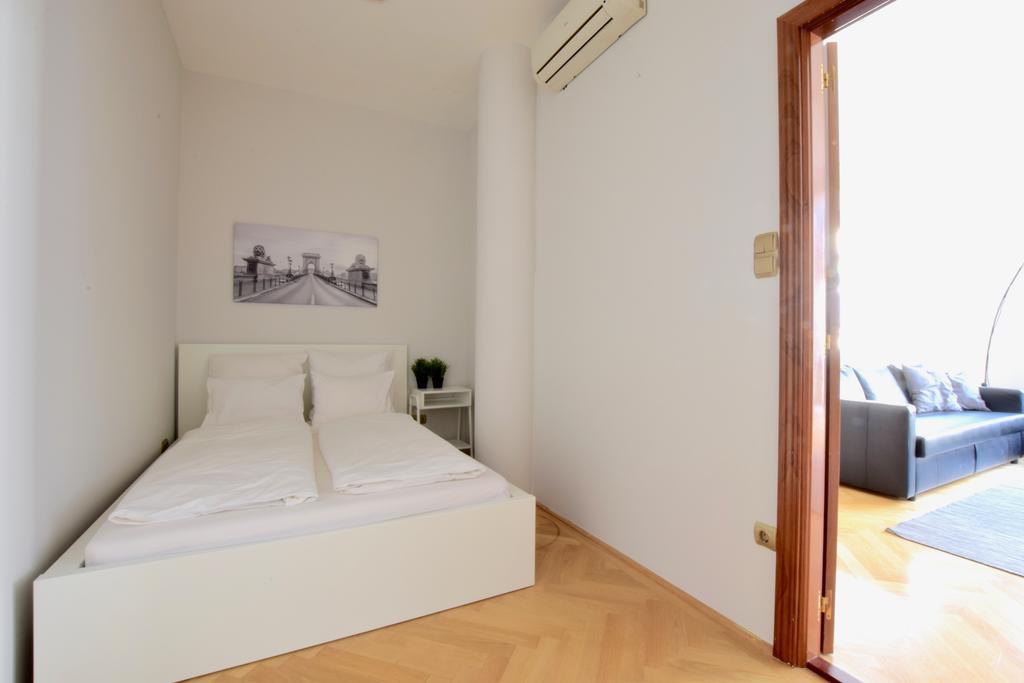 Standerd Apartment By Hi5 - Lovag Family Suites 부다페스트 외부 사진