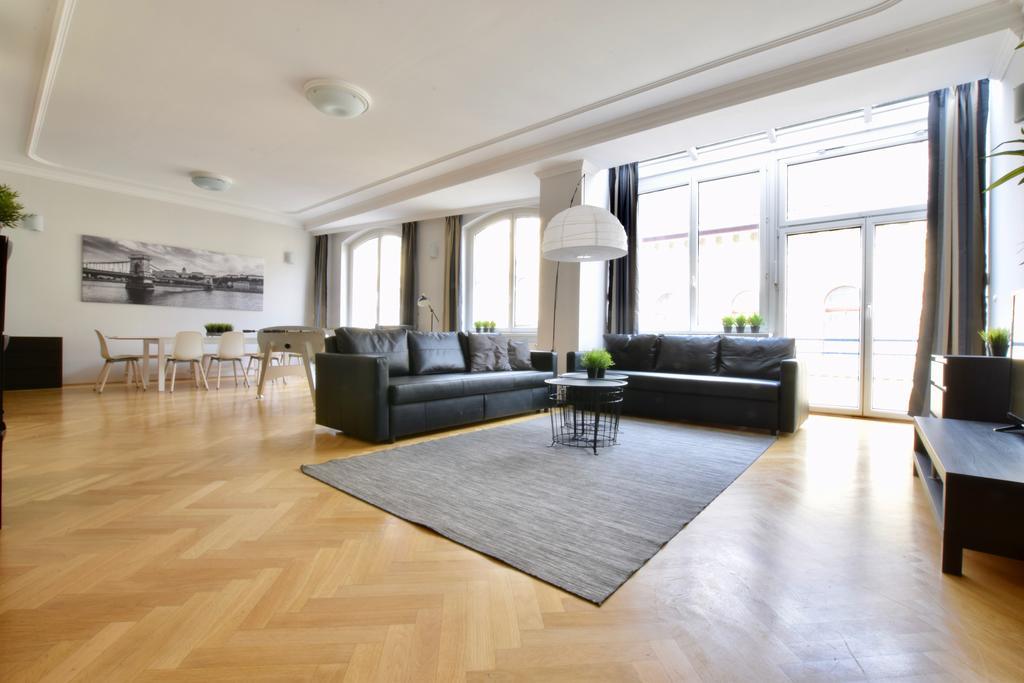 Standerd Apartment By Hi5 - Lovag Family Suites 부다페스트 외부 사진