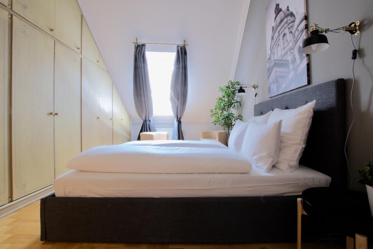 Standerd Apartment By Hi5 - Lovag Family Suites 부다페스트 외부 사진
