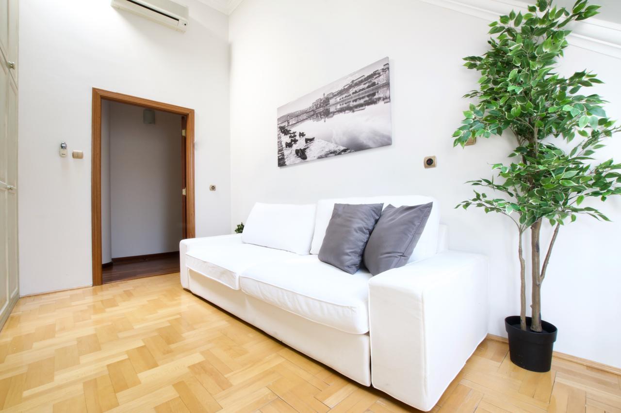 Standerd Apartment By Hi5 - Lovag Family Suites 부다페스트 외부 사진
